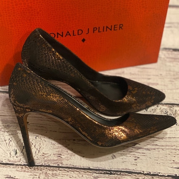 NWT Donald j. pliner phyllo mo mo70 metallic snake skin heels - Picture 1 of 11